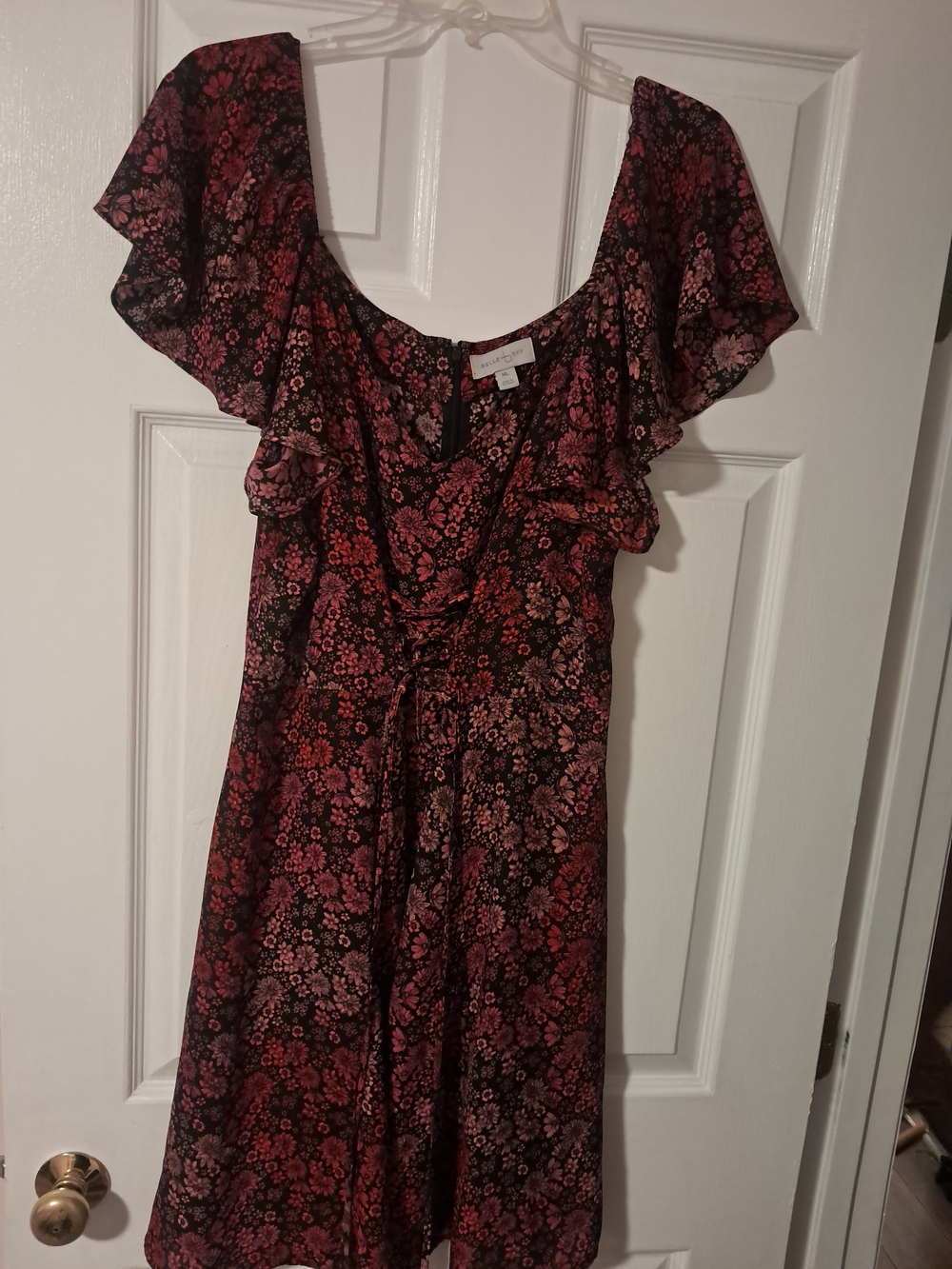 belle sky Floral Ruffle Sleeve Dress in Black and Red